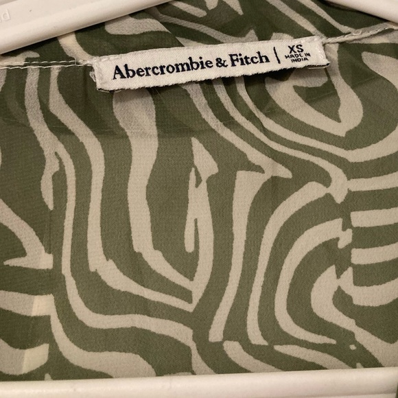 XS Abercrombie Blouse - Picture 2 of 5
